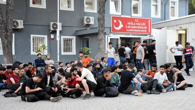 135 düzensiz göçmen ülkelerine gönderildi